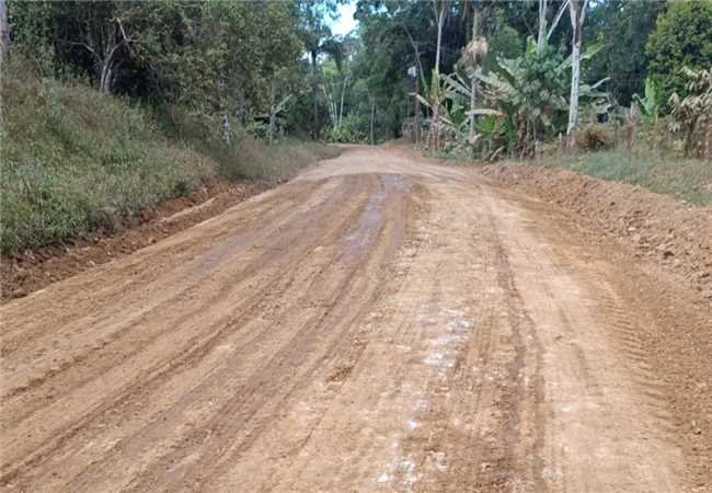 Prefeitura de Ilhéus intensifica ações nos distritos com melhorias em estradas e coleta de lixo.