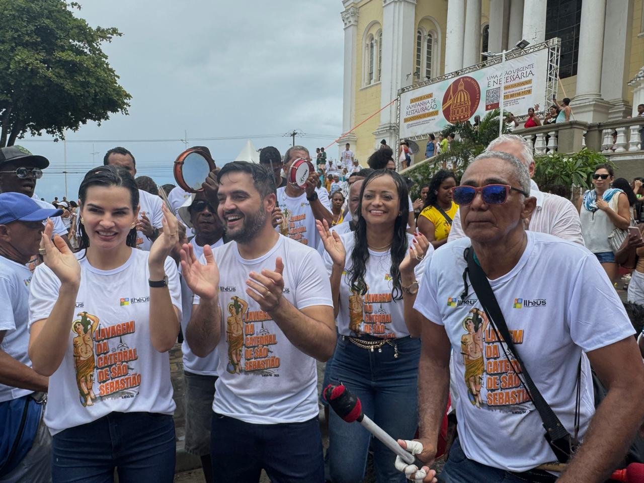 Lavagem das Escadarias da Igreja São Sebastião Reúne Turistas e Moradores em Ilhéus.