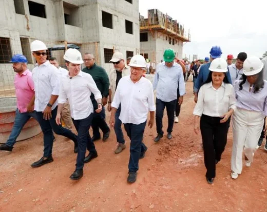 Ministro das cidades faz vistoria em obras do Minha Casa, Minha Vida em Camaçari e autoriza a construção de mais um conjunto habitacional.