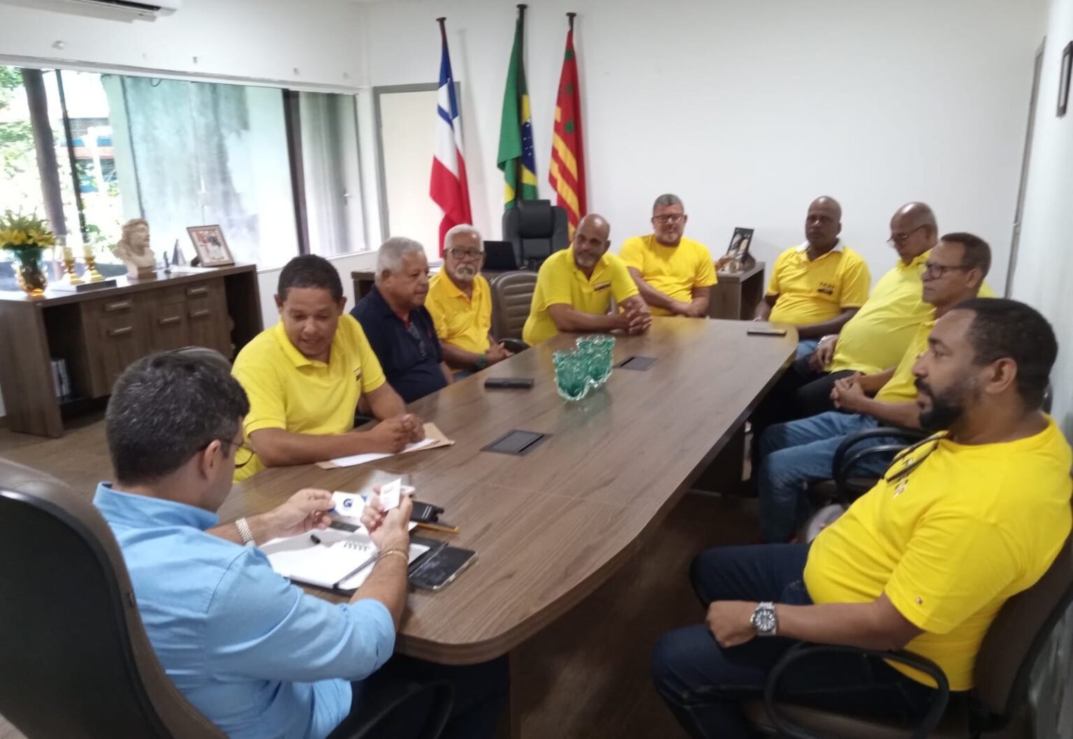 Diretoria do Sindtaxi se reúne com prefeito de Ilhéus.