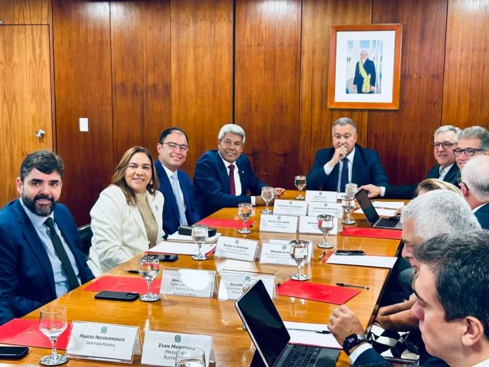 Jerônimo e Rui anunciam acordo para construção do novo Hospital Regional de Paulo Afonso.