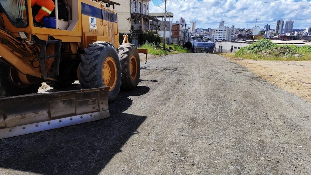 Prefeitura de Itabuna avança com obras e serviços de pavimentação em diversas localidades do município.