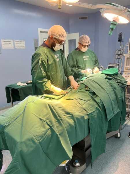 Hospital Costa do Cacau realiza cirurgia inédita e menos invasiva para retirada de marca-passo.
