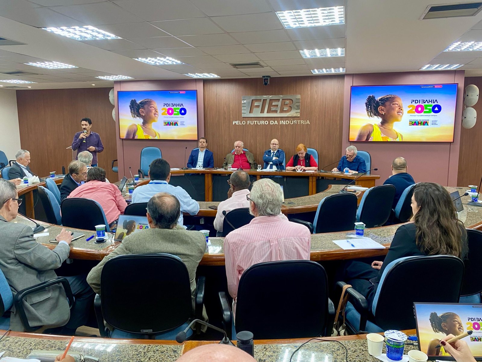 Reunião alinha planos do Governo da Bahia e Governo Federal com setor produtivo e sociedade civil.