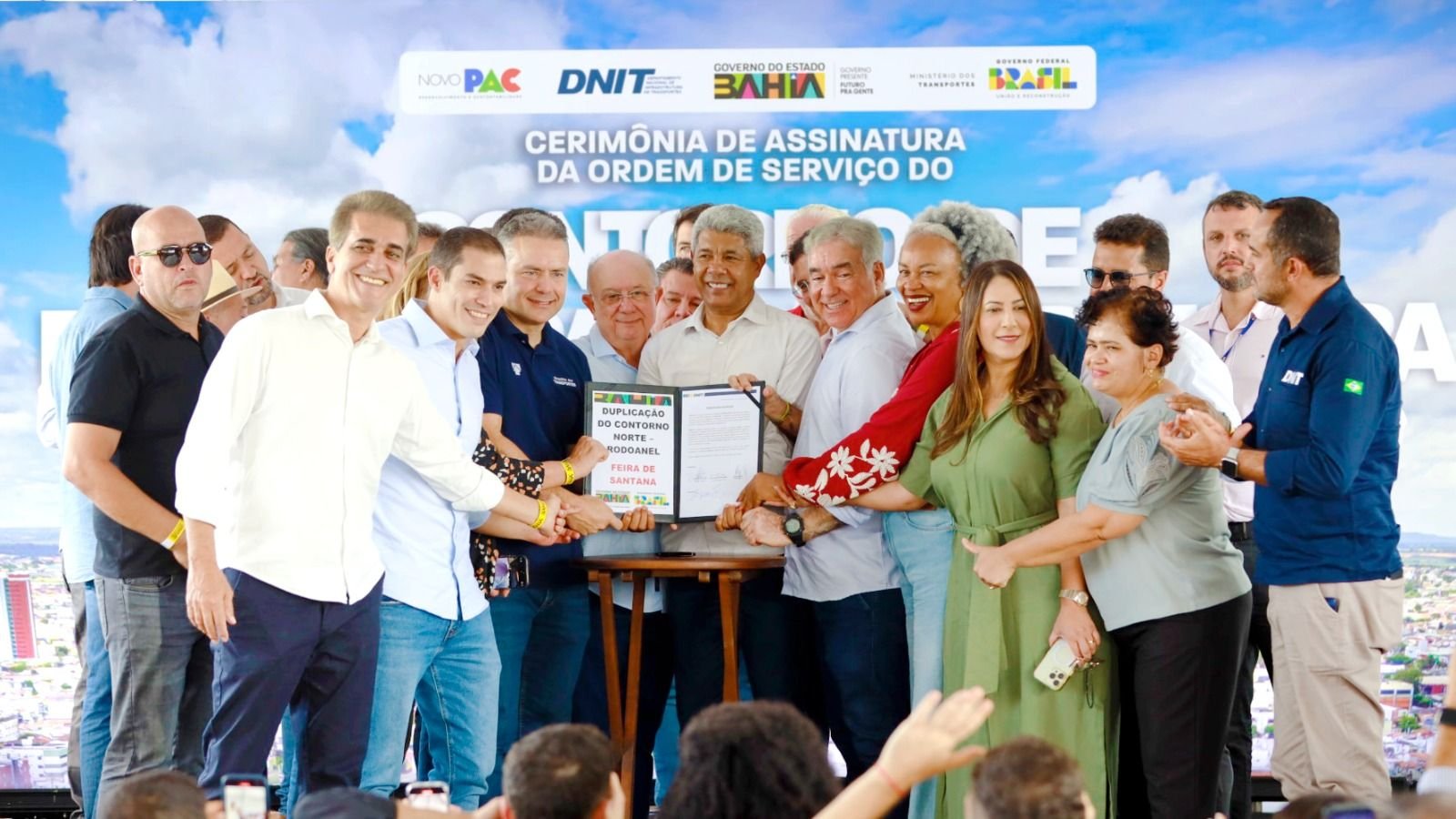 Em evento com Jerônimo Rodrigues, ministro Renan Filho autoriza início das obras de duplicação do contorno norte e leste de Feira de Santana.