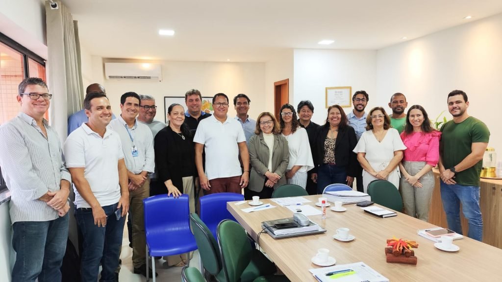 Prefeito Augusto Castro empossa membros do Conselho Municipal de Desenvolvimento Urbano de Itabuna.