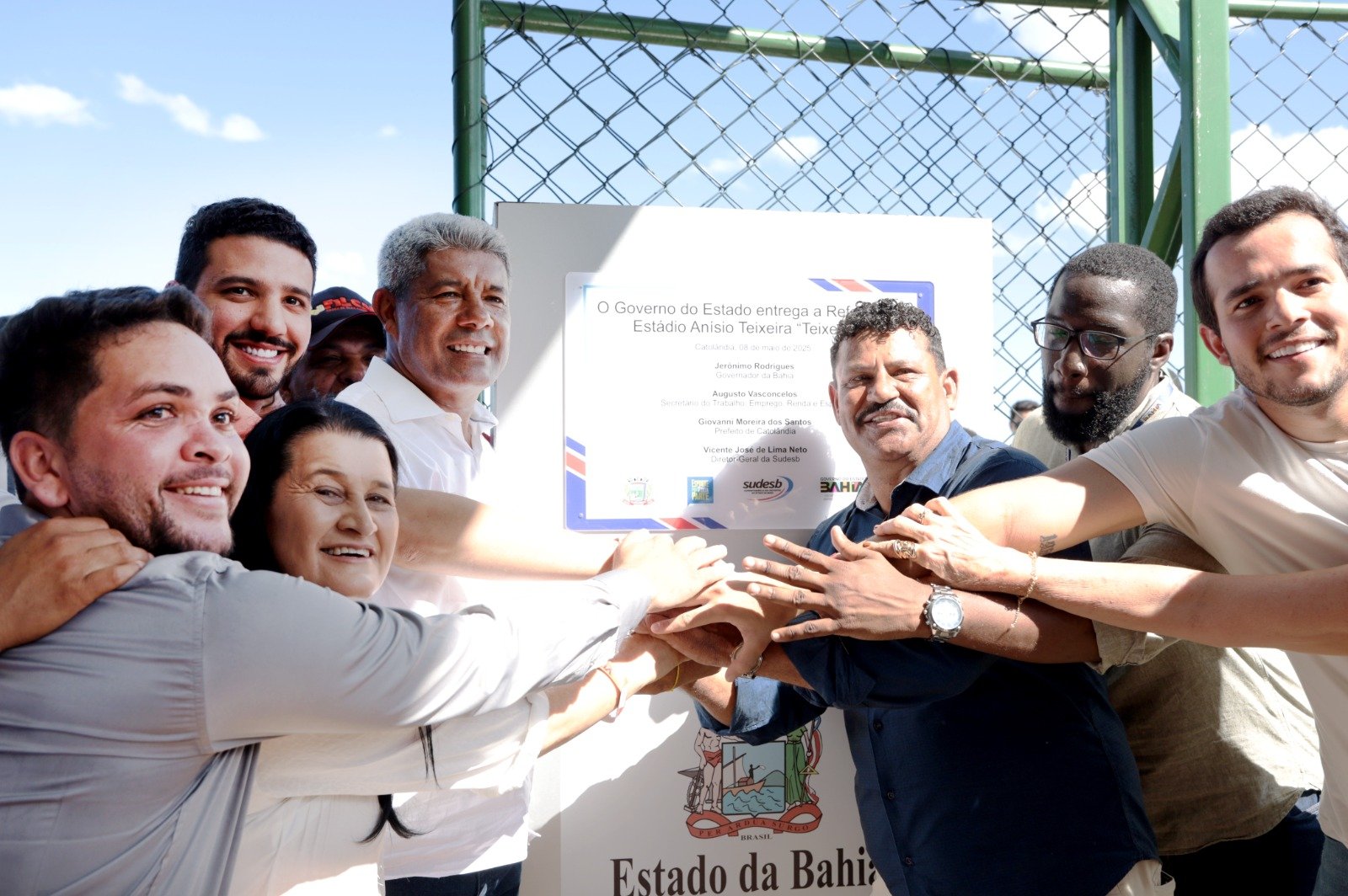 Catolândia é contemplada com entrega de novos estádio e mercado municipal.