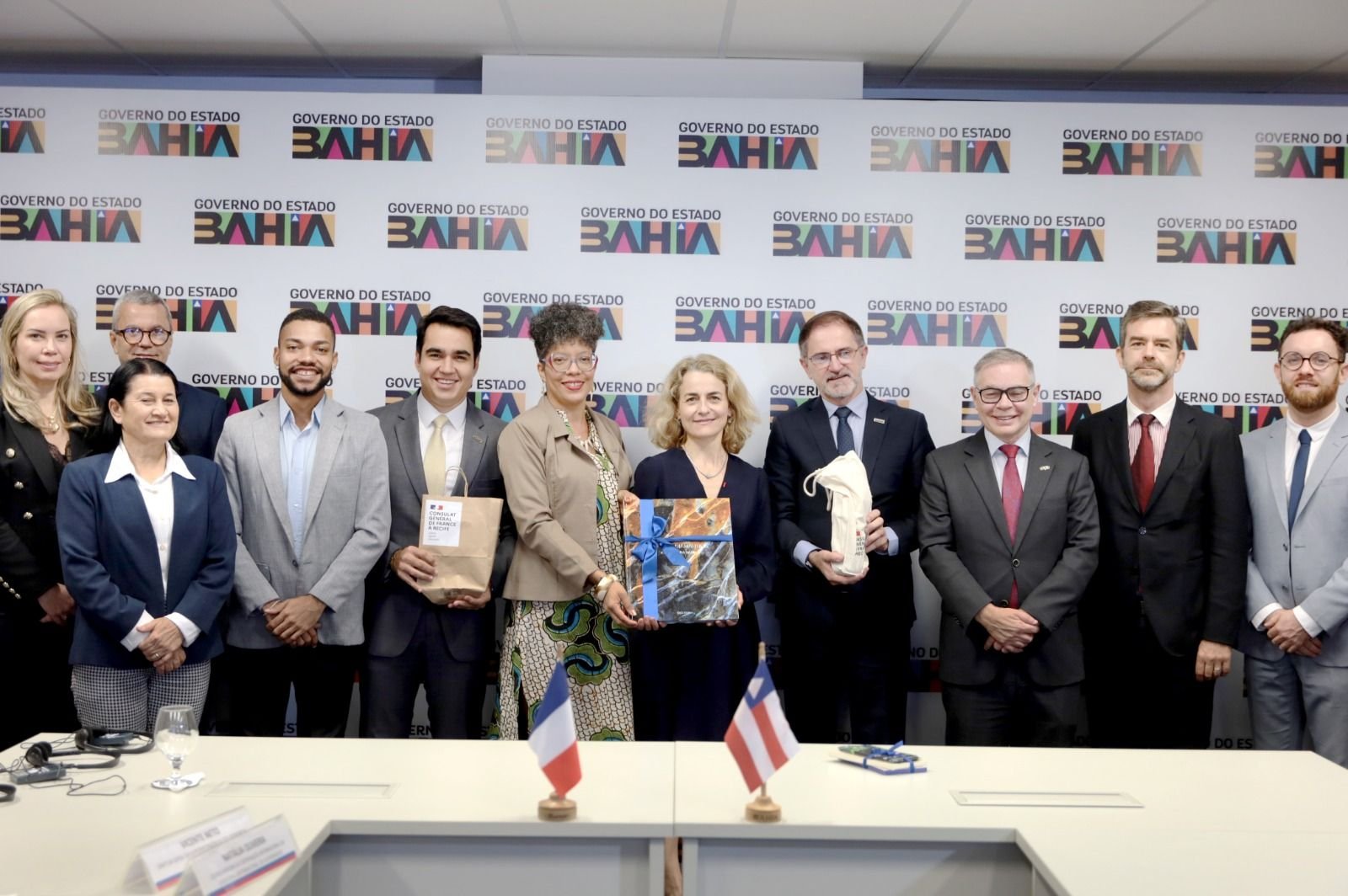 Em reunião, Bahia e França reforçam cooperação diplomática e cultural.