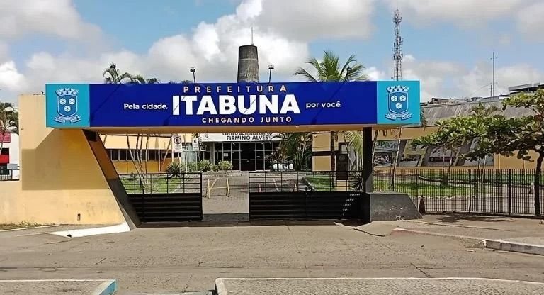 Prefeito Augusto Castro reajuste salários de servidores em 5,48% e sanciona leis aprovadas pela Câmara.