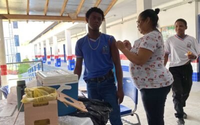 Vacinação nas Escolas mobiliza Ilhéus e atualiza caderneta de quase 2 mil estudantes.
