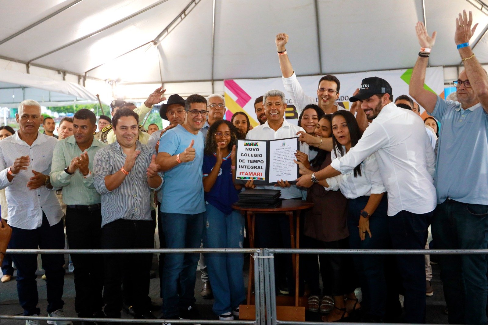 Governador autoriza nova sede de escola em tempo integral e entrega unidade integrada de segurança em Itamari.
