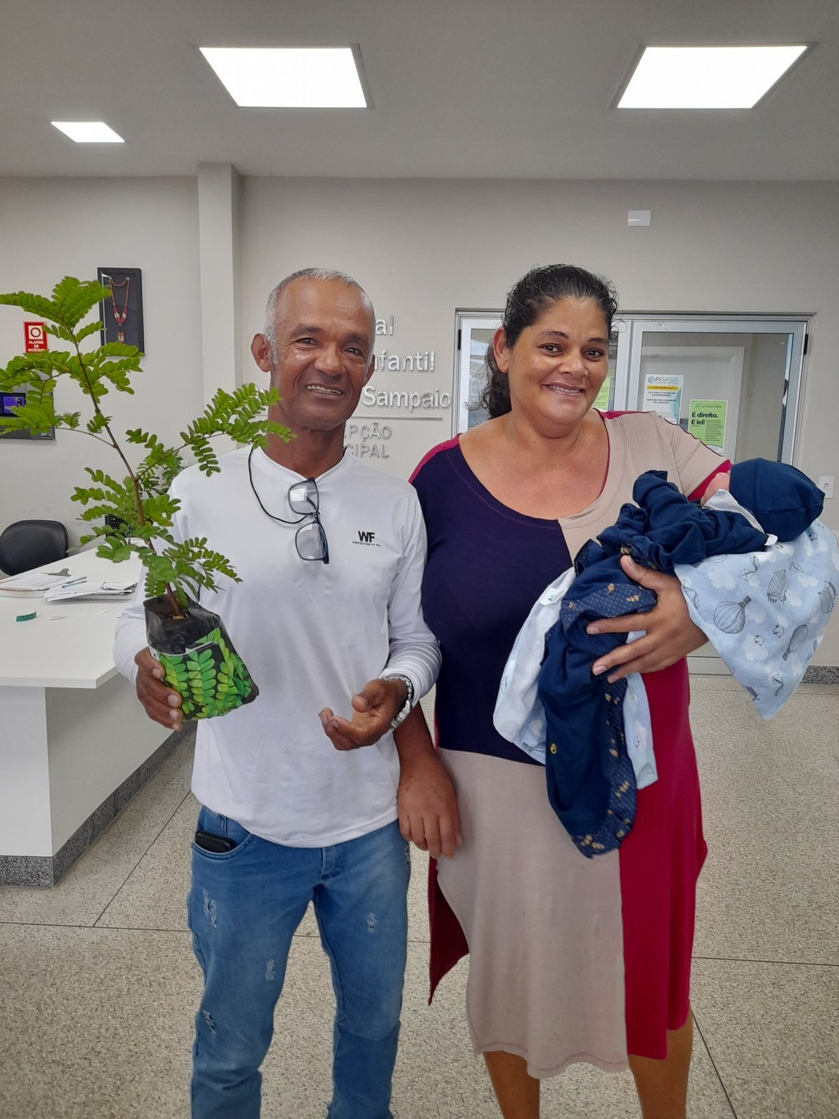 Junho Verde: Puérperas de 17 municípios atendidas no Materno-Infantil de Ilhéus são agraciadas com mudas de Pau Brasil.