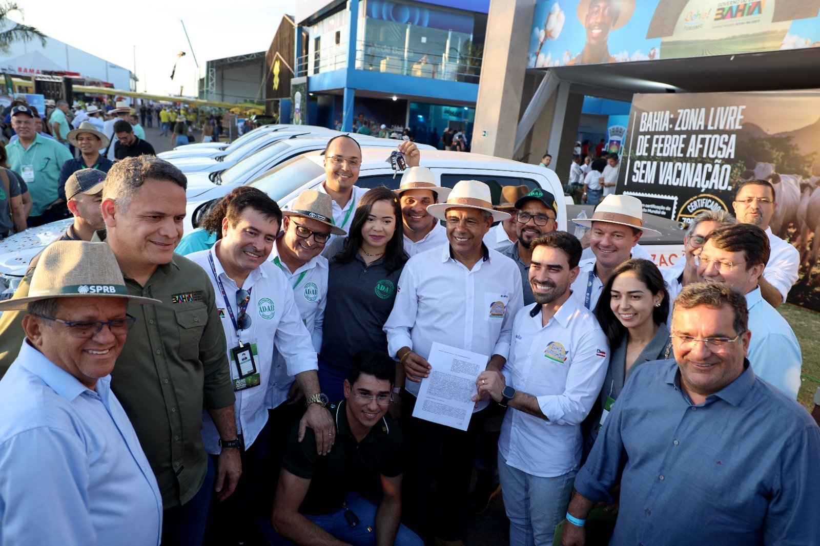 Bahia Farm Show: Estado entrega veículos para a fiscalização da produção agropecuária.