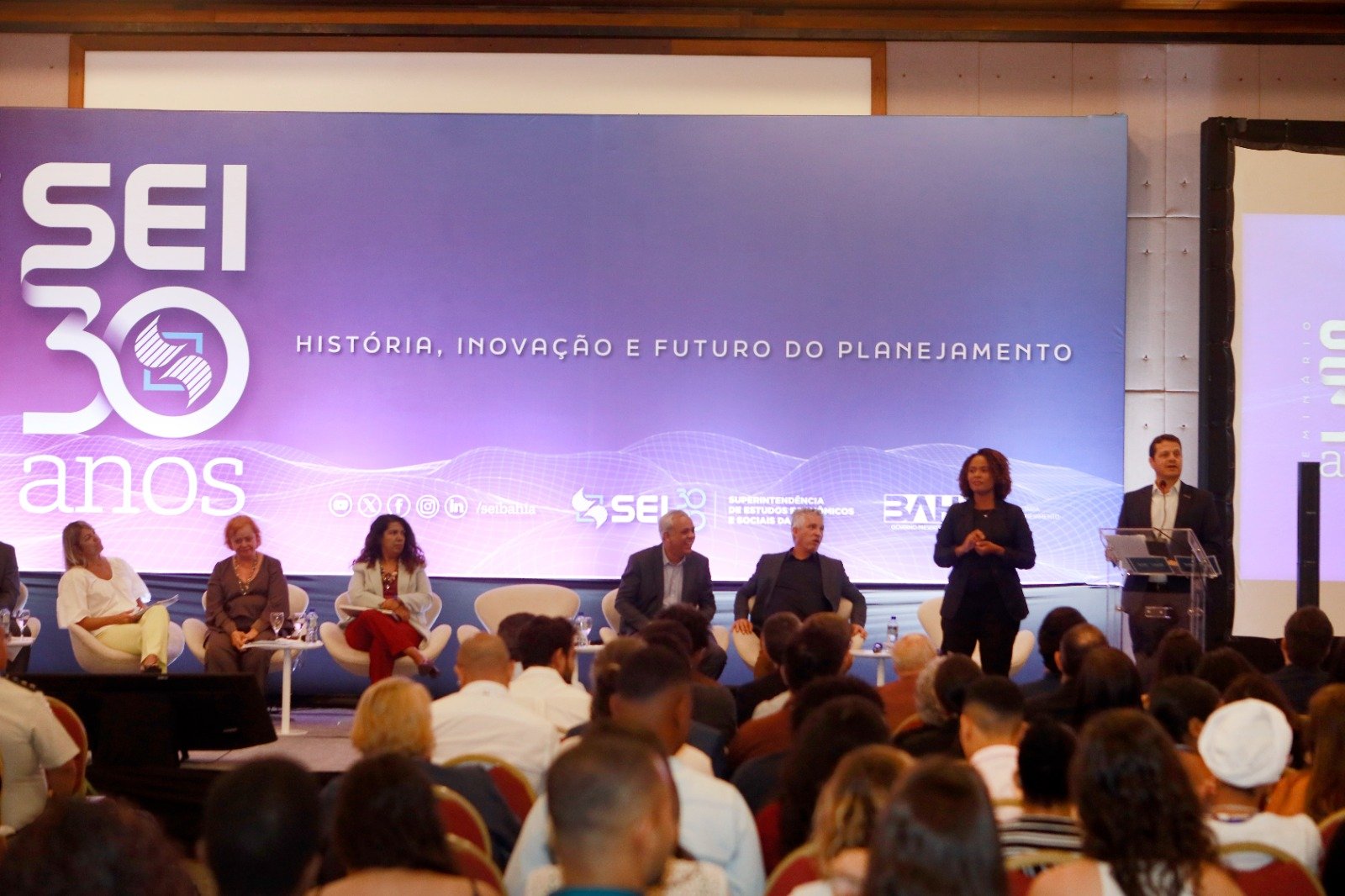 SEI comemora 30 anos com seminário, lançamentos e debates sobre o futuro da Bahia.