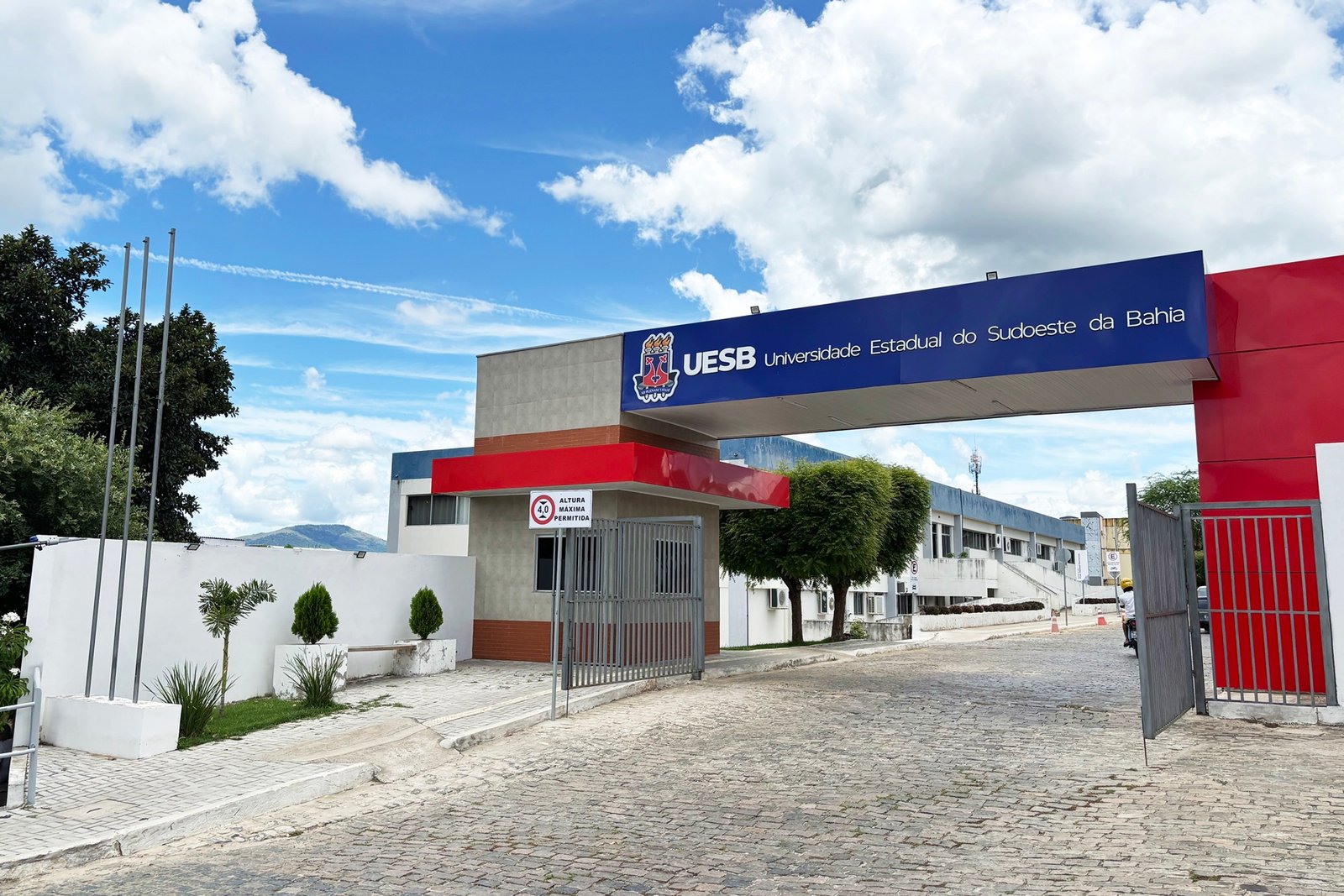 Uesb abre concurso para professor em Jequié e Vitória da Conquista.