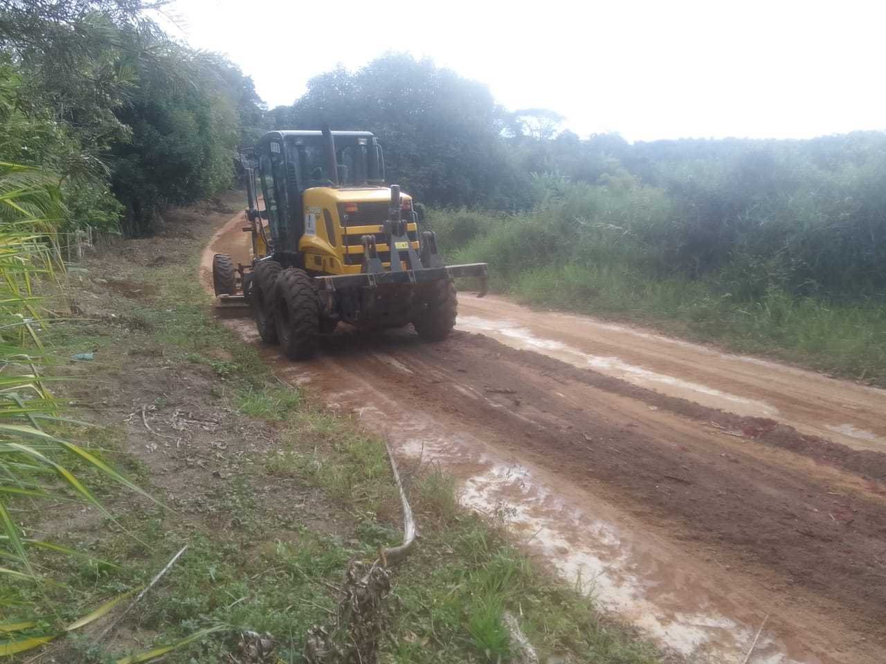 Prefeitura de Ilhéus avança com patrolamento em comunidades rurais.