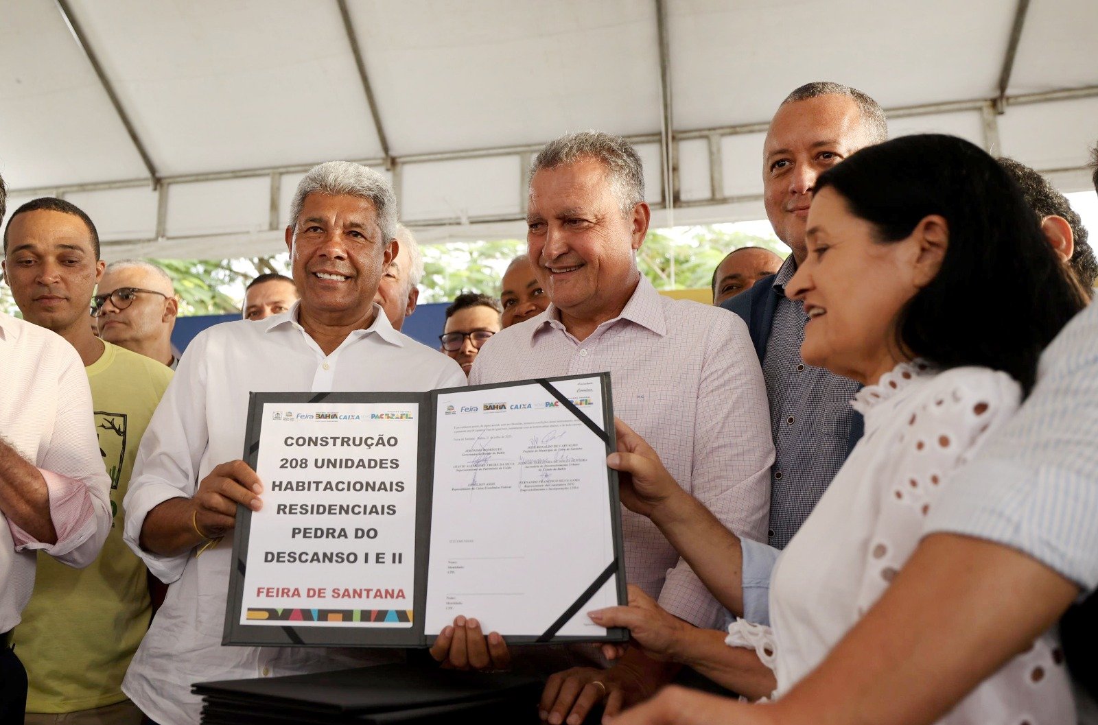Governo do Estado e União assinam contratos para mais de mil novas moradias populares, em Feira de Santana e Alagoinhas.