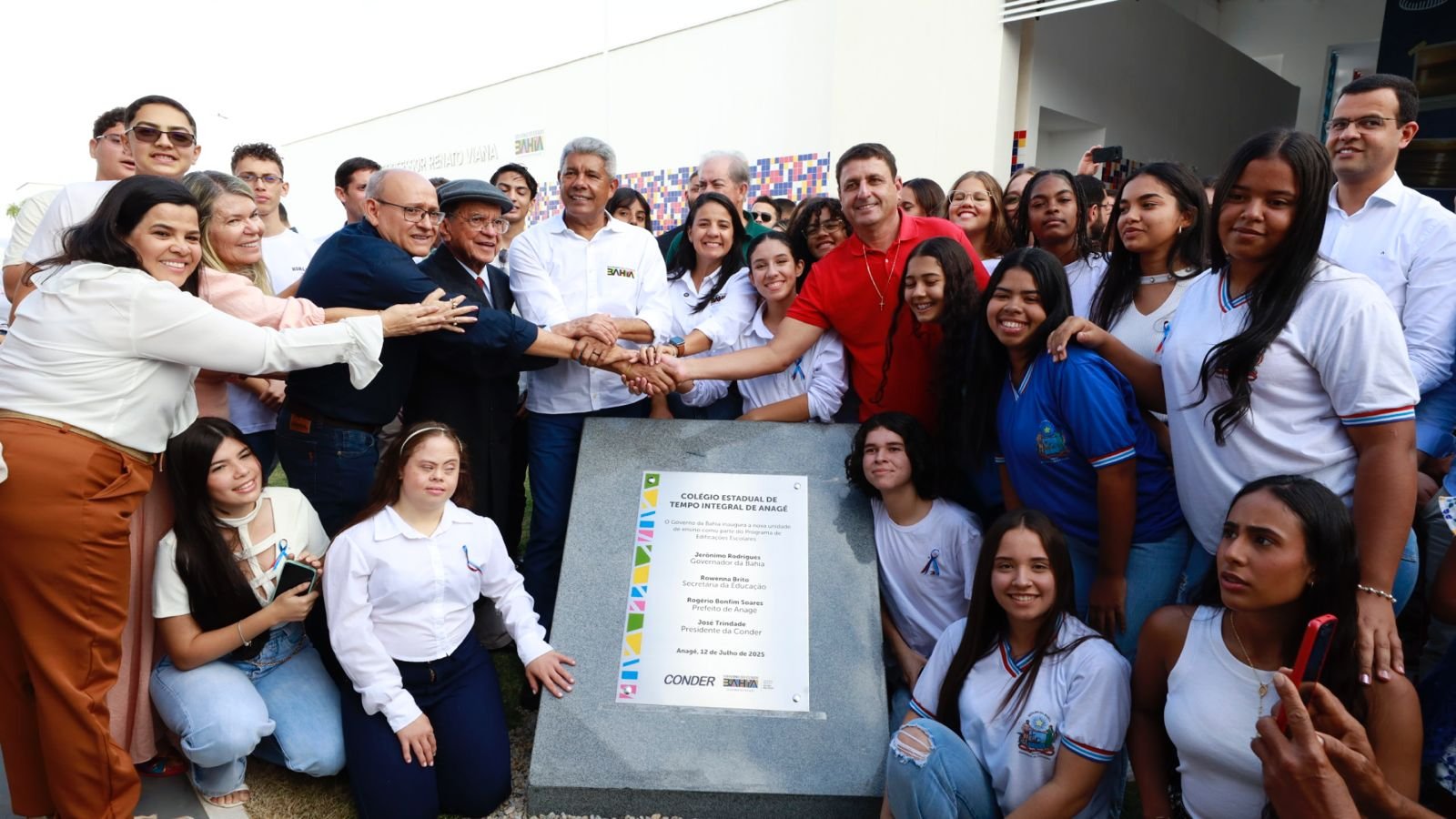 Governo do Estado entrega obras e fortalece educação, segurança e infraestrutura hídrica, urbana e rural de Anagé.