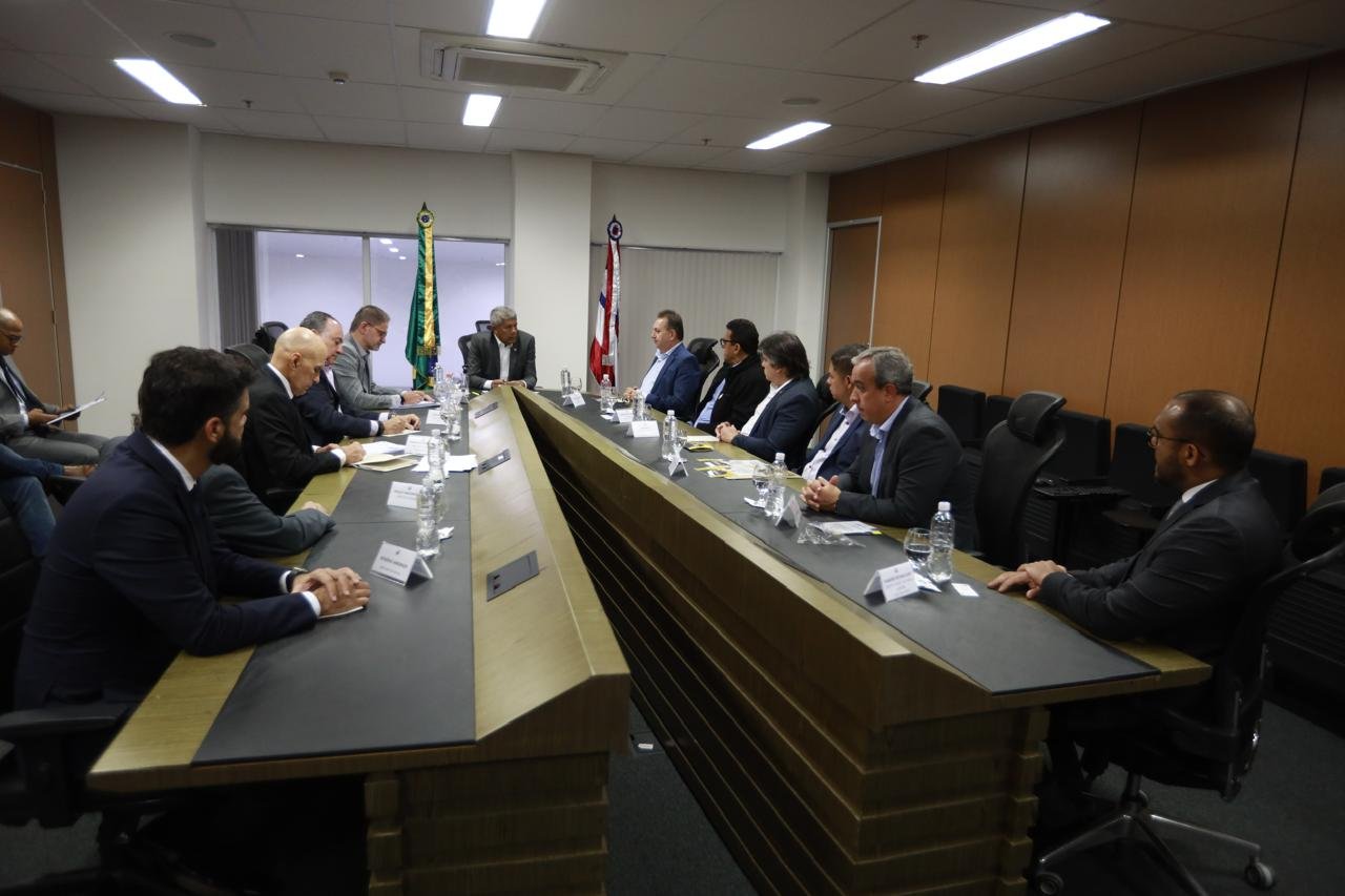 Governador se reúne com prefeito de Cruz das Almas para discutir ações estratégicas.