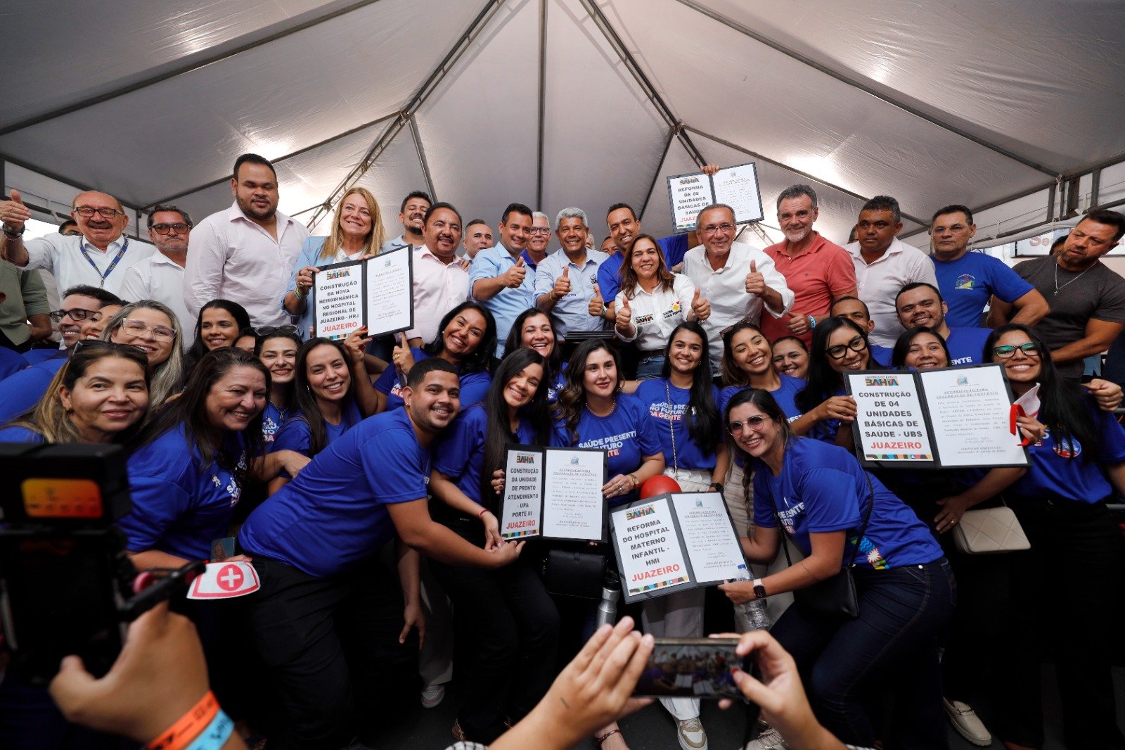 Em mais um dia de extensa agenda em Juazeiro, governador entrega obras e anuncia investimentos em saúde e desenvolvimento rural.