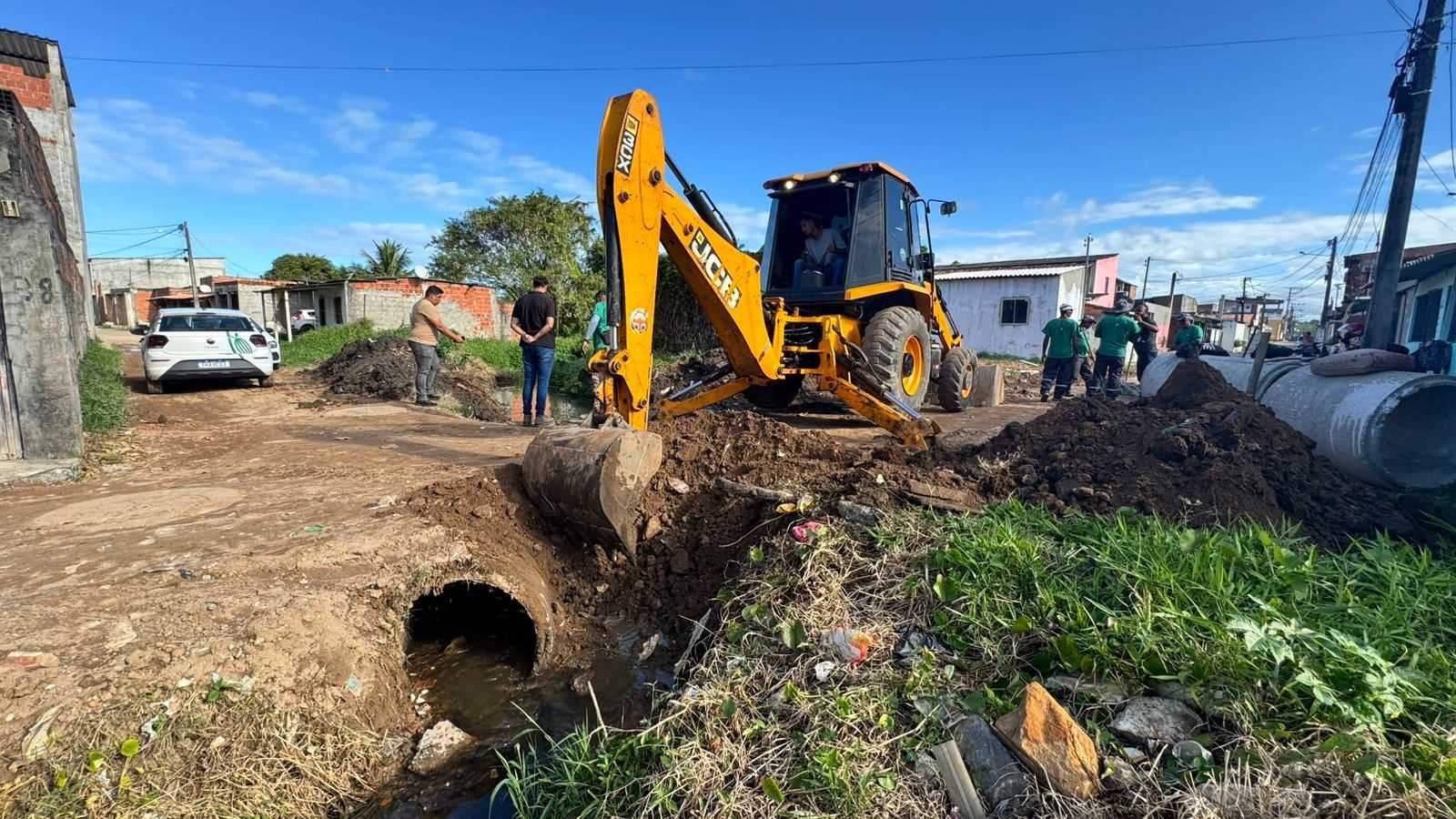 Prefeitura de Ilhéus executa ação de drenagem no bairro Ilhéus II.