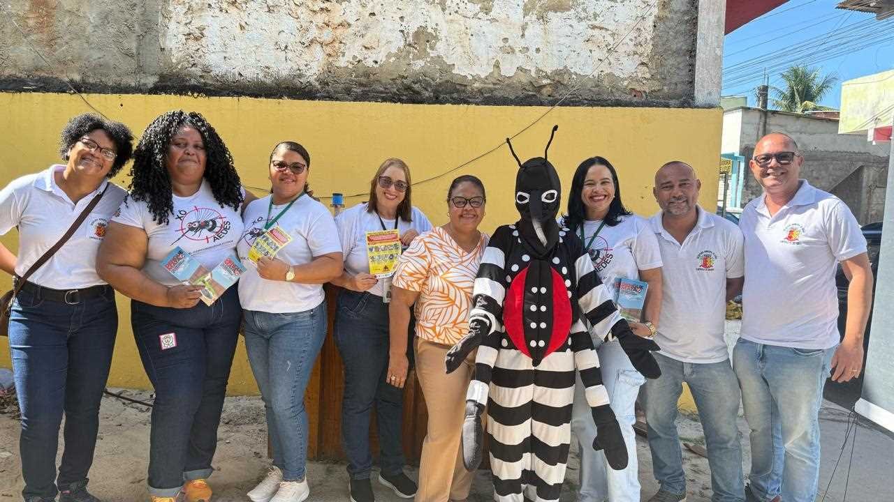 Mutirão de Limpeza mobiliza moradores do Ilhéus II no combate à Dengue.