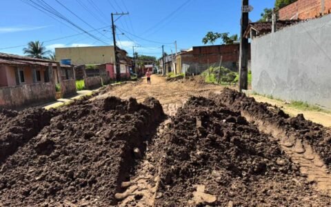 Prefeitura de Ilhéus realiza operação de melhoria viária na Ponta da Tulha.