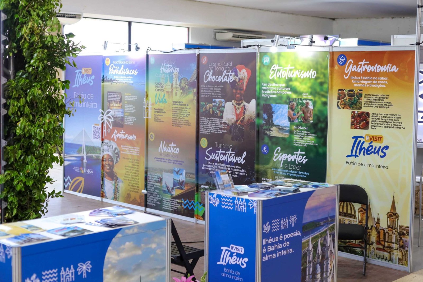 ExpoCacau 2025: Stand Visit Ilhéus promove cidade como destino turístico.