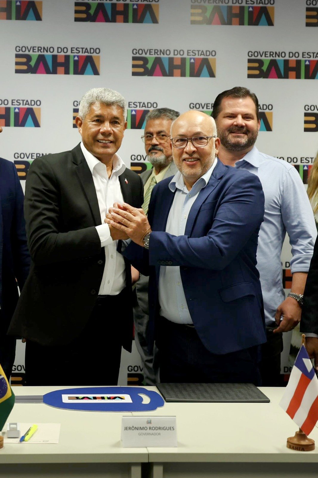 Governador recebe prefeito de Itaparica para discutir demandas emergenciais e atualizar projeto da ponte.