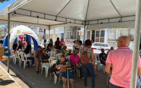 Pit Stop da Saúde leva serviços e prevenção ao centro de Ilhéus em ação do Outubro Rosa.
