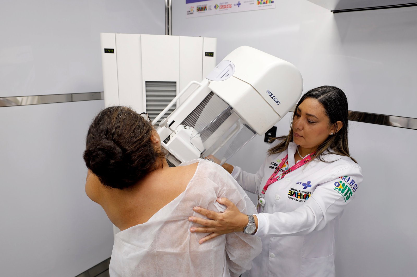 Outubro Rosa: Câncer de mama segue como principal causa de morte por neoplasias entre mulheres na Bahia.