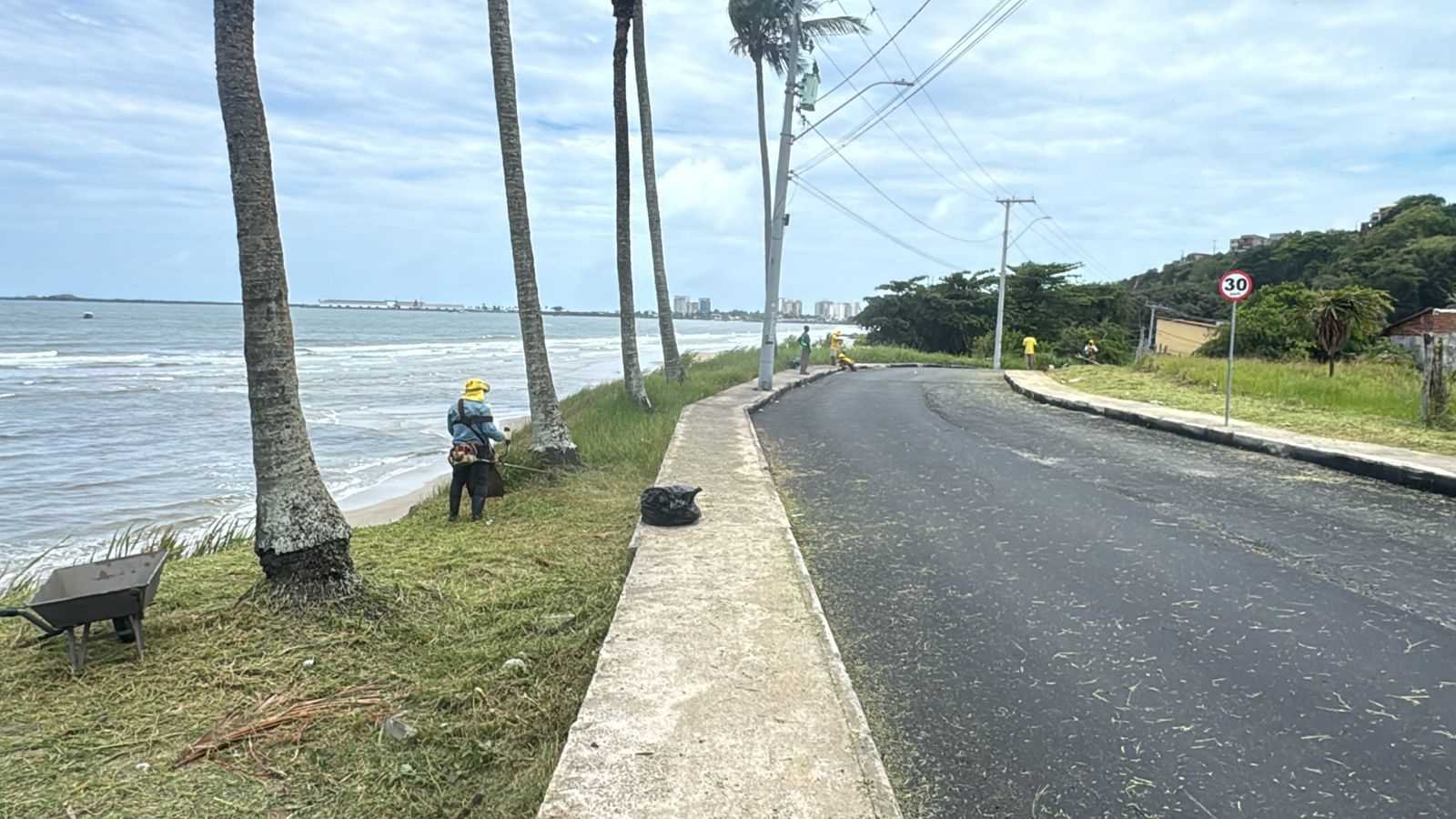 Prefeitura de Ilhéus intensifica manutenção urbana no Marciano, no bairro Malhado.