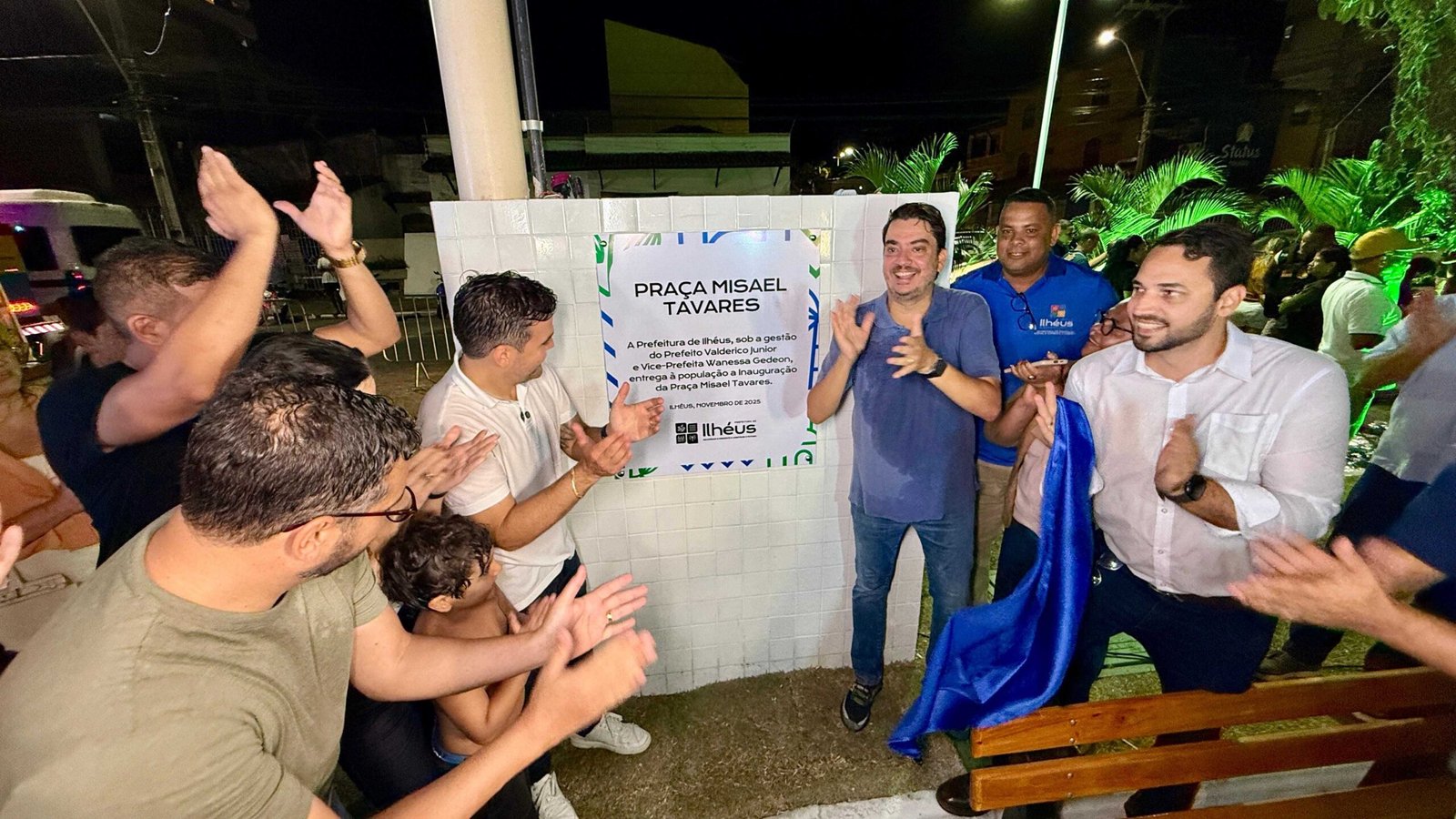 Prefeitura de Ilhéus inaugura Praça Misael Tavares com destaque para túnel de água luminosa.