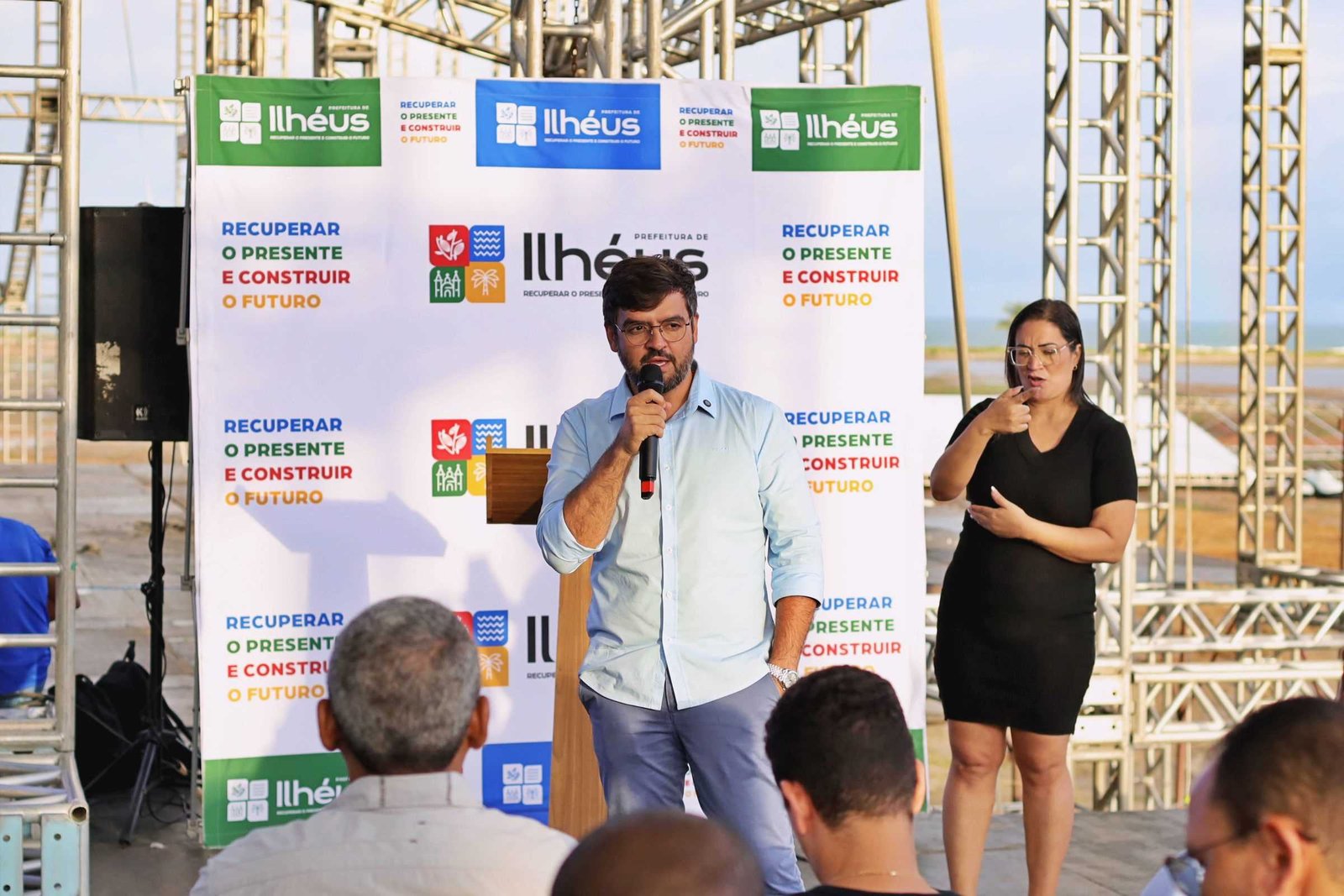 Prefeitura de Ilhéus apresenta balanço do primeiro ano de gestão em coletiva de imprensa.