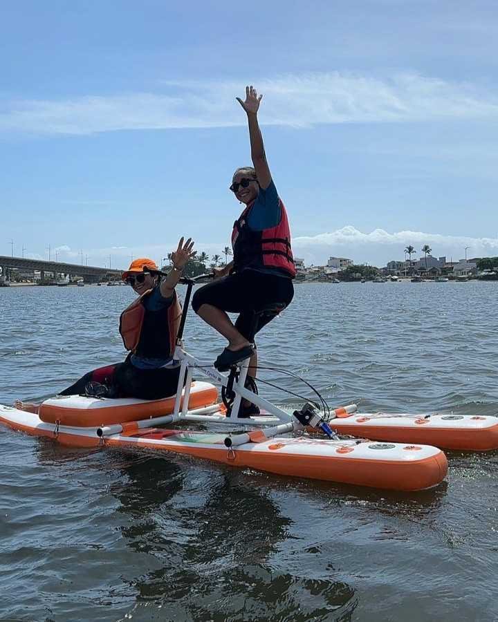 Passeio aquático reúne moradores e turistas na Praia da Maramata.