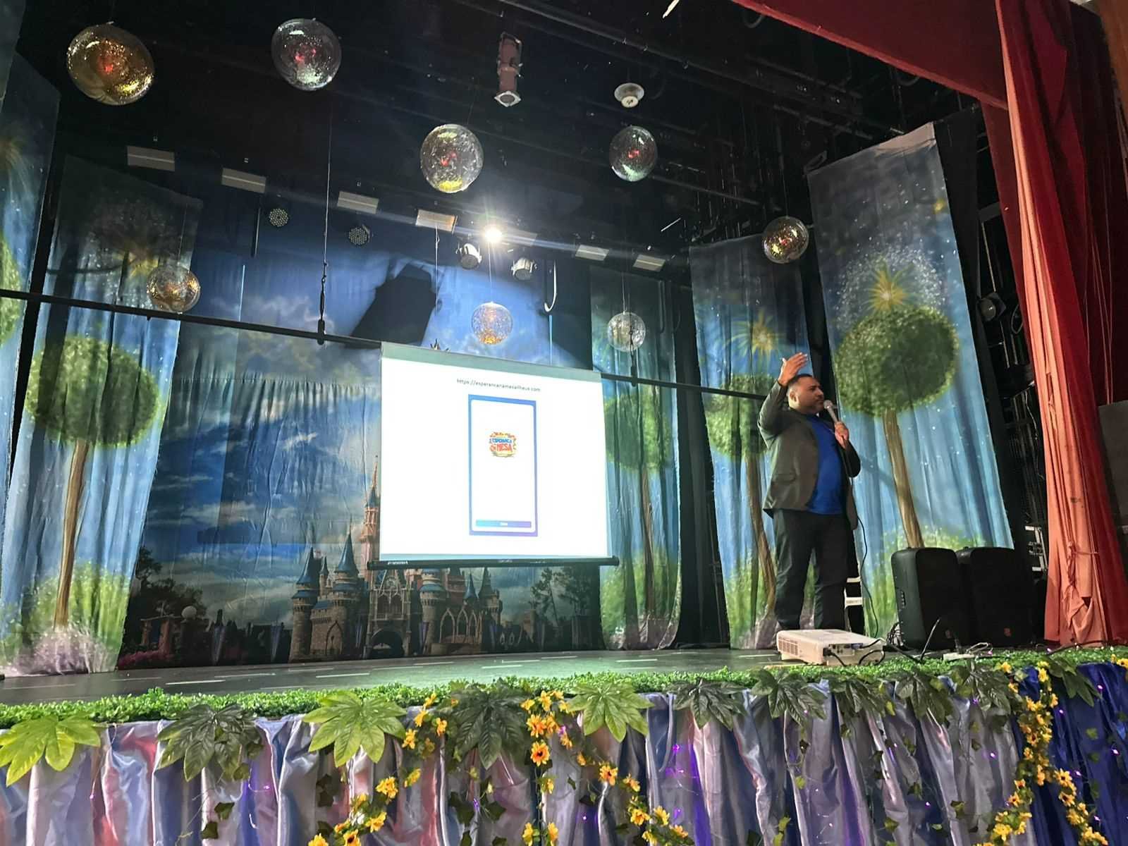 Prefeitura realiza treinamento para entrega dos vouchers do programa Esperança na Mesa Kit Natal.