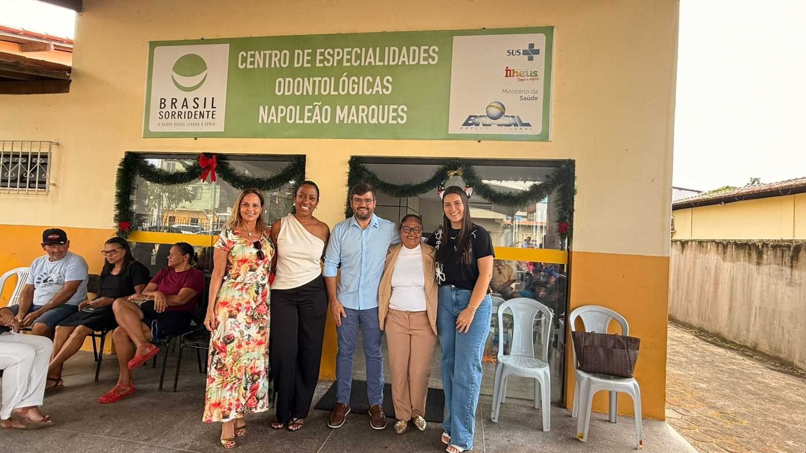 Entrega de próteses dentárias devolve sorrisos e dignidade à população de Ilhéus.