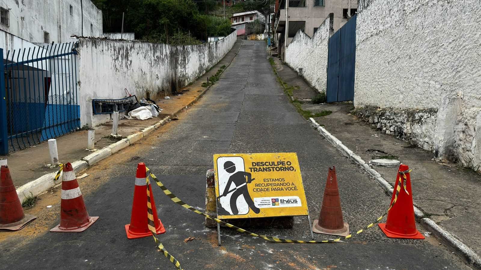 Ladeira do Jacaré, conhecida como Ladeira do Canecão, recebe manutenção estrutural.
