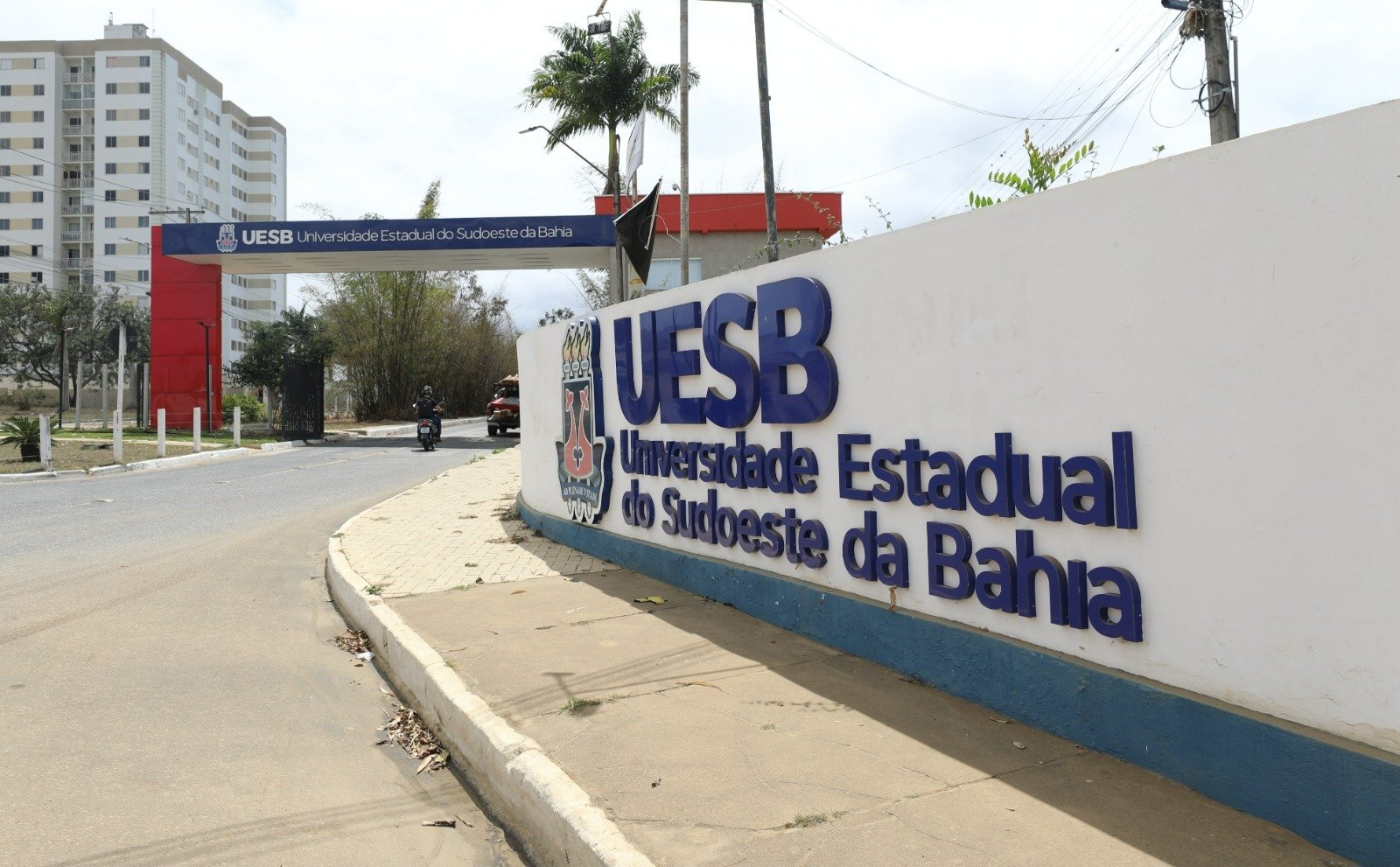 Cursos de Medicina da UESC e UESB conquistam nota máxima no Enamed 2025.