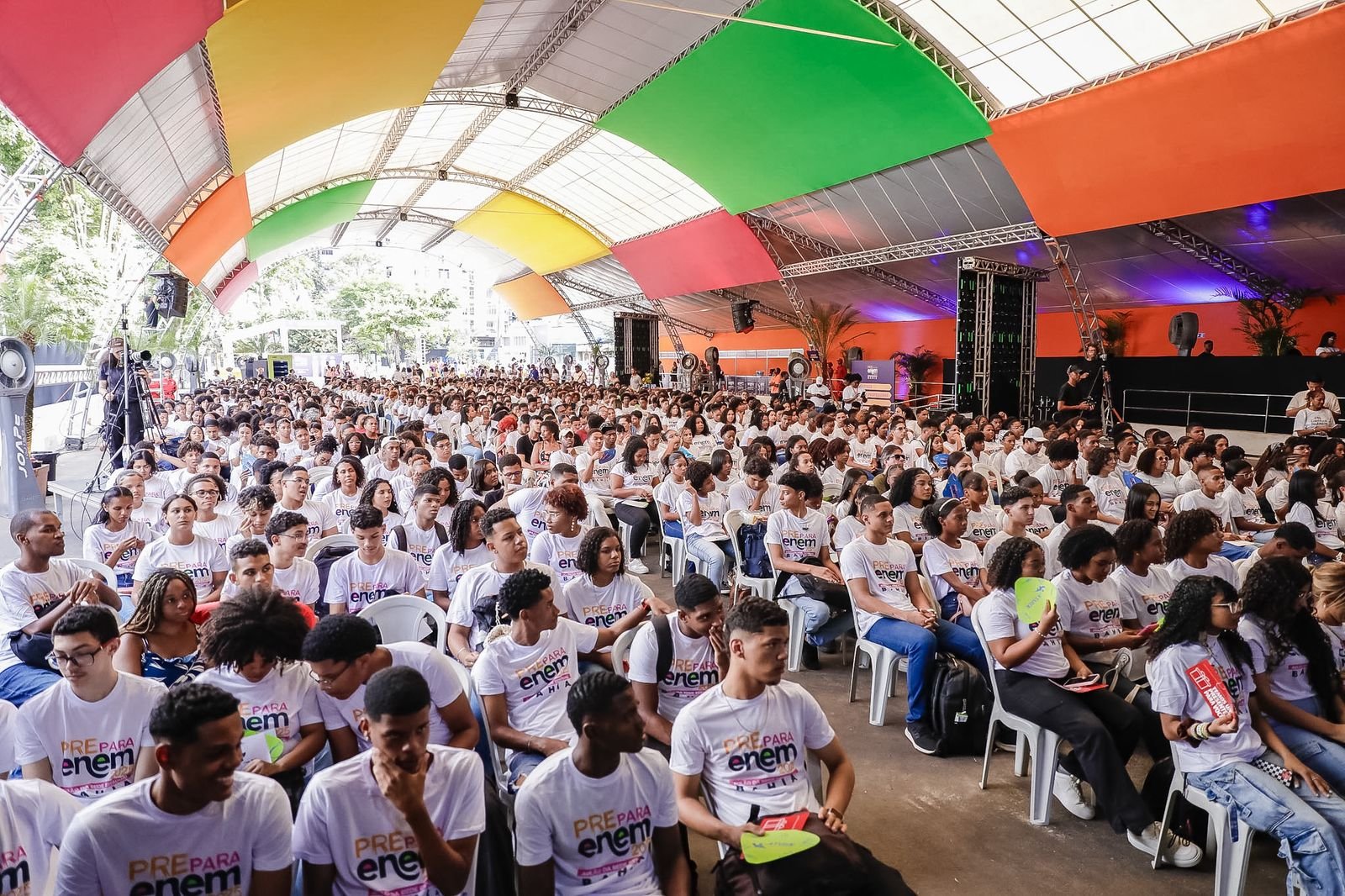 Rede Estadual da Bahia registra grande número de notas 900+ na redação do Enem 2025.