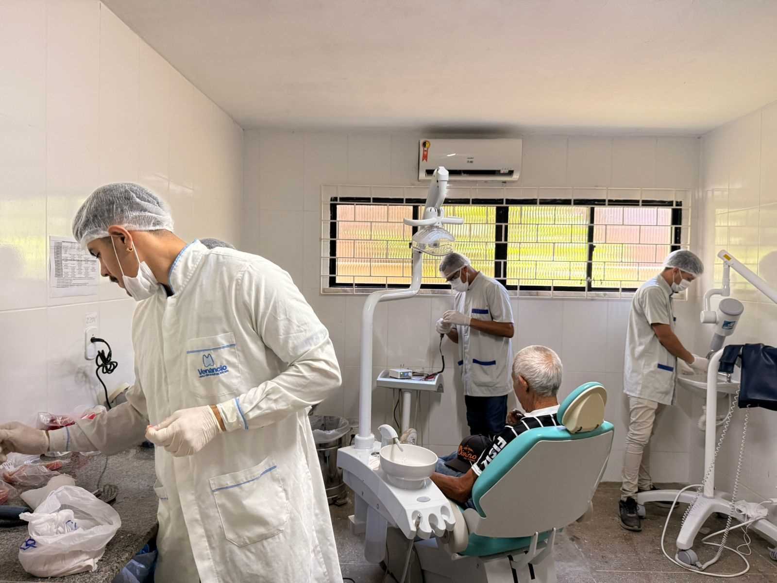 Prefeitura de Ilhéus faz segunda entrega de próteses dentárias de 2026.
