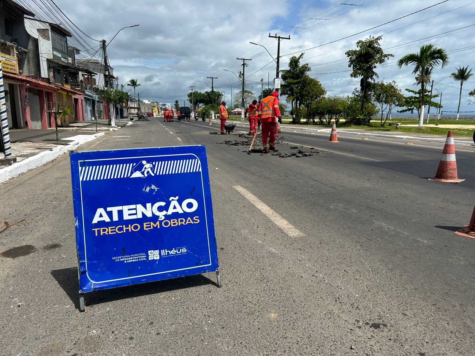 Operação tapa-buraco melhora tráfego na Avenida Luis Eduardo Magalhães (Litorânea) e Tapera.