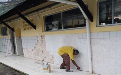 Escola Municipal do Banco da Vitória recebe pintura para início do ano letivo.