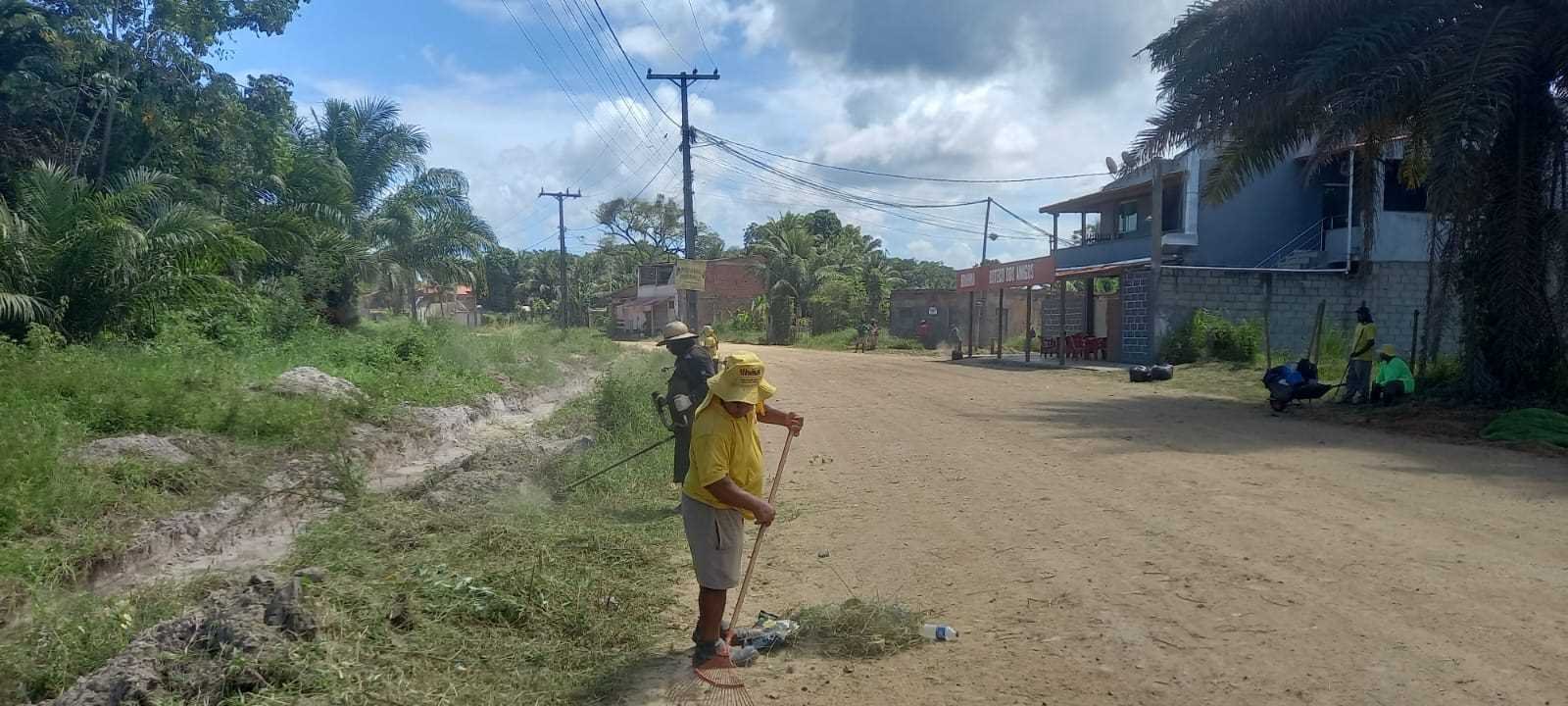 Prefeitura de Ilhéus intensifica roçagem no Joia do Atlântico e amplia ações de limpeza.