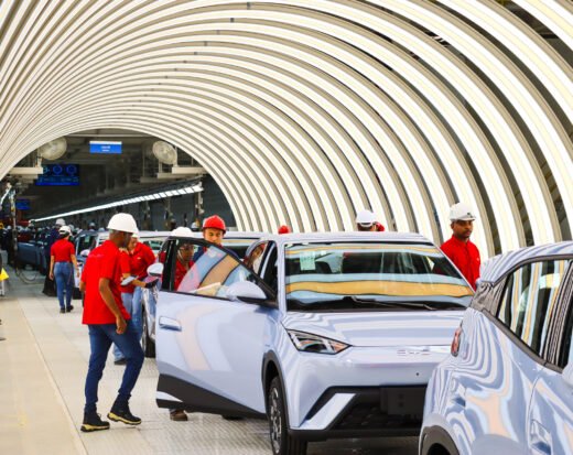 Obras de ampliação na unidade fabril da BYD vai elevar índice de nacionalização dos carros.