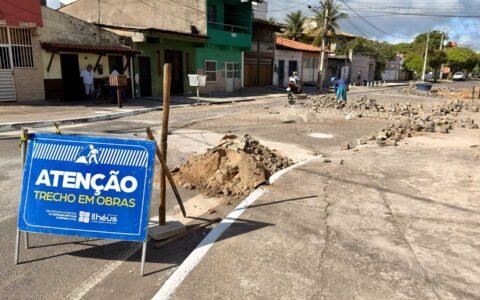 Prefeitura de Ilhéus recupera calçamento da Rua Castro Alves no Pontal.