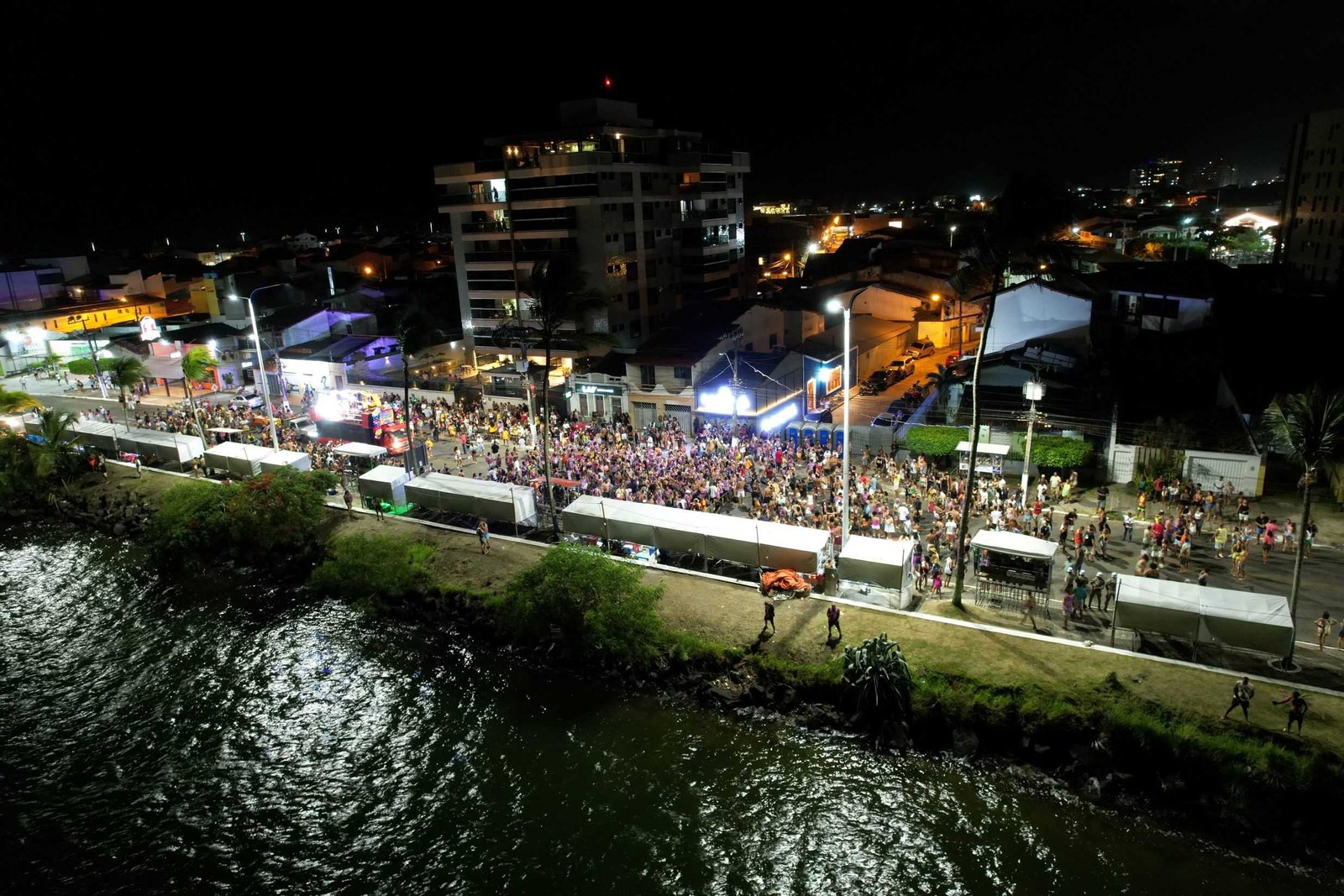 Carnaval de Ilhéus 2026 anima bairros e fortalece tradição cultural.