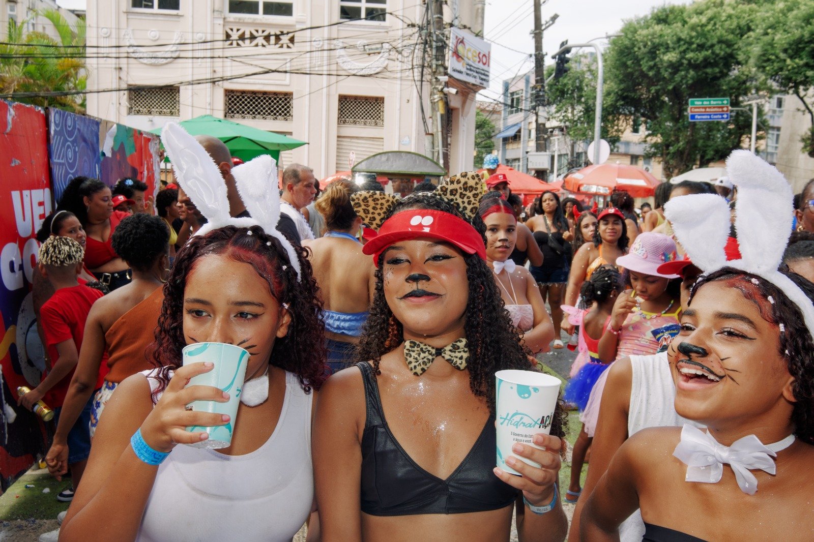 Governo da Bahia distribui mais de 70 mil litros de água potável durante o Carnaval 2026.