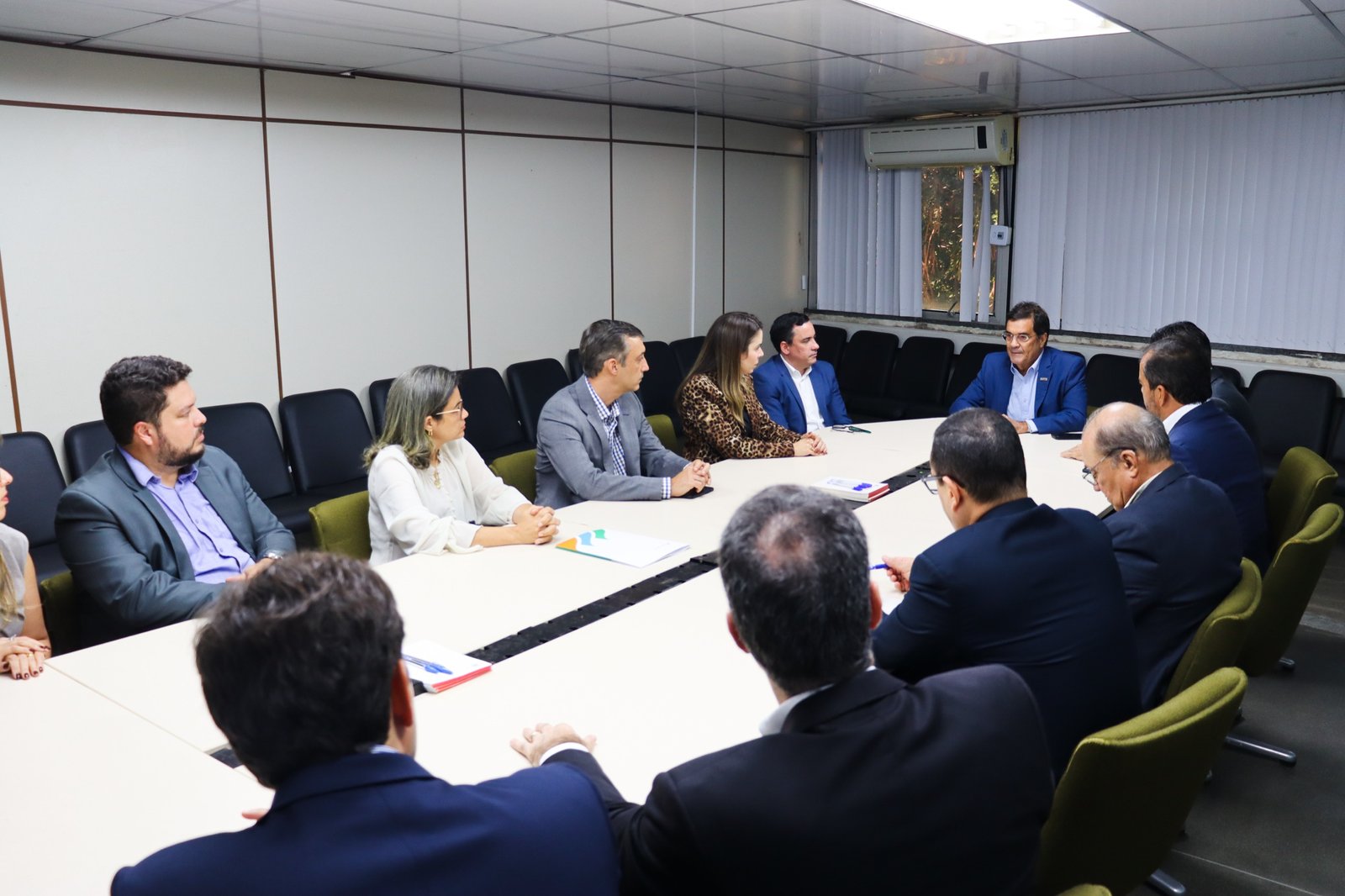 SDE, Neoenergia Coelba e FIEB firmam acordo de cooperação para garantir infraestrutura elétrica a novos empreendimentos na Bahia.