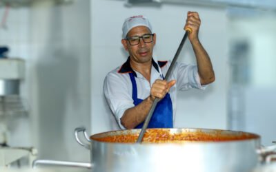 Governo do Estado garante 63 mil refeições para trabalhadores do Carnaval 2026.